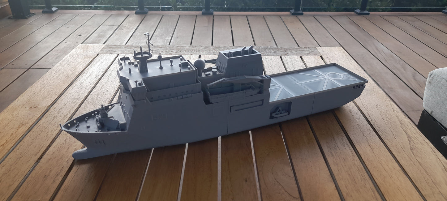 HMNZS Canterbury L421 Model Ship